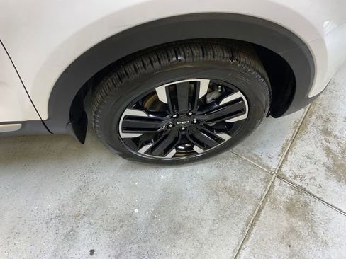 Used 2024 Kia Telluride SX w/ Towing Package image 14