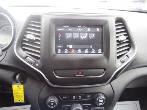 Used 2019 Jeep Cherokee Latitude w/ Popular Appearance Group image 14