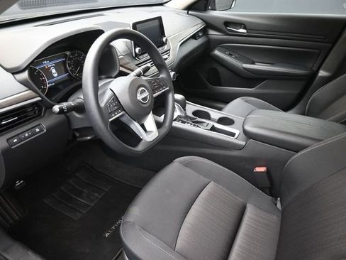 Used 2025 Nissan Altima 2.5 SV image 18