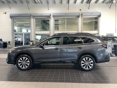 Used 2025 Subaru Outback Limited AWD/4WD image 4