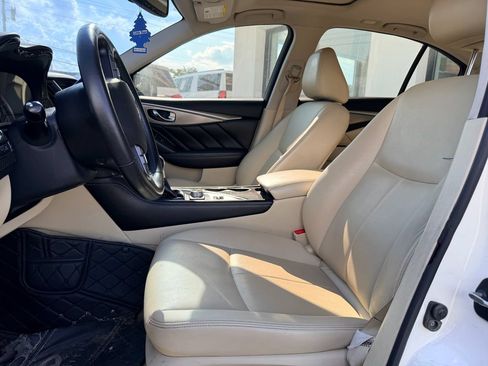 Used 2017 INFINITI Q50 Signature Edition w/ All Weather Package (L93) AWD/4WD image 4