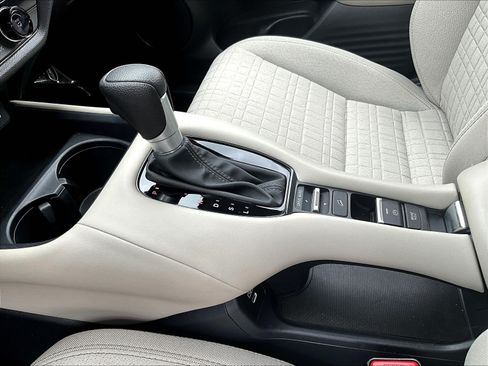 Used 2025 Honda HR-V LX image 18