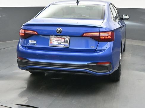 Used 2024 Volkswagen Jetta SE w/ Panoramic Sunroof Package FWD image 5