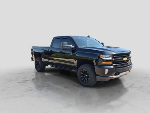 Used 2017 Chevrolet Silverado 1500 LT w/ All Star Edition AWD/4WD image 2