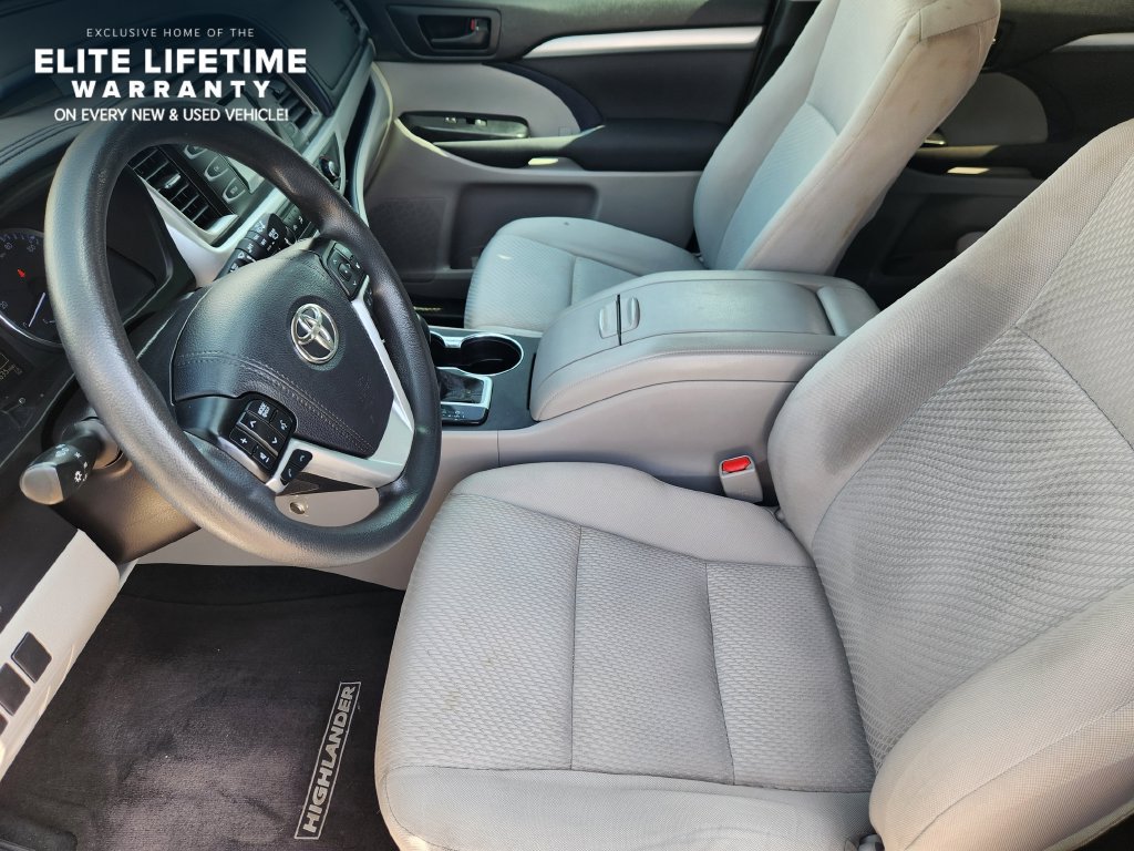 Used 2019 Toyota Highlander LE FWD image 12