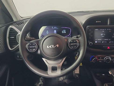 Used 2023 Kia Soul LX w/ LX Technology Package FWD image 21