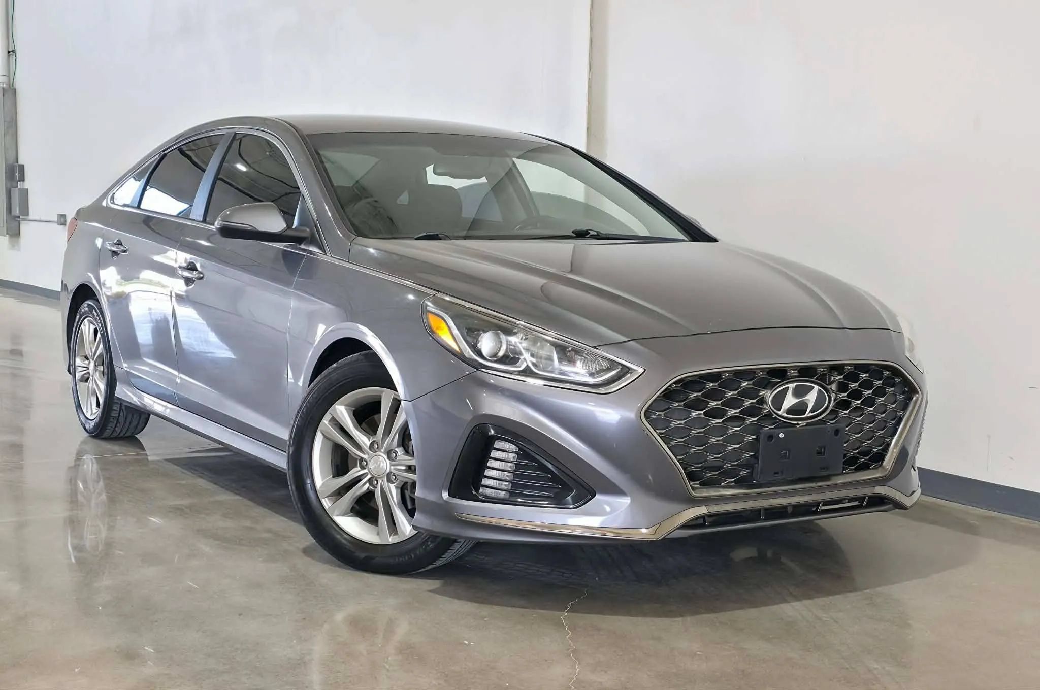Used 2019 Hyundai Sonata SEL FWD image 1
