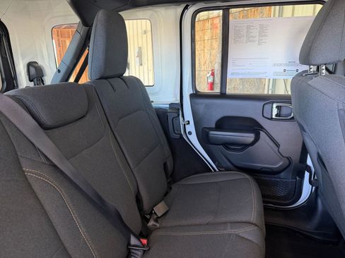 Used 2025 Jeep Wrangler Sport S image 37