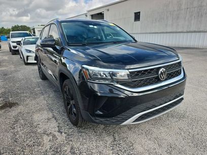 Used 2024 Volkswagen Taos SE w/ Black Wheel Package