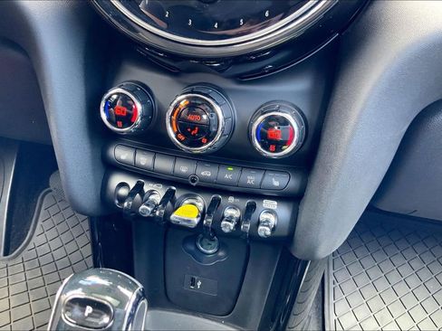 Certified 2024 MINI Cooper SE FWD image 32