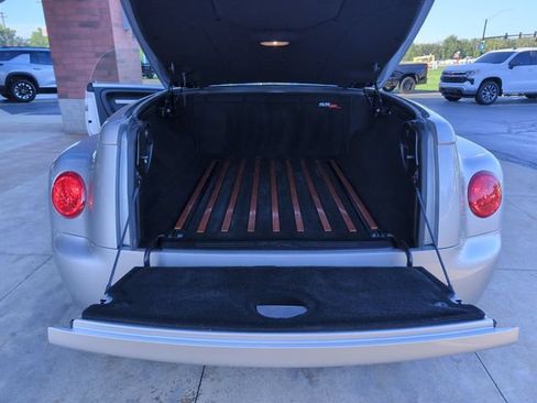 Used 2004 Chevrolet SSR w/ Preferred Equipment Group RWD image 20