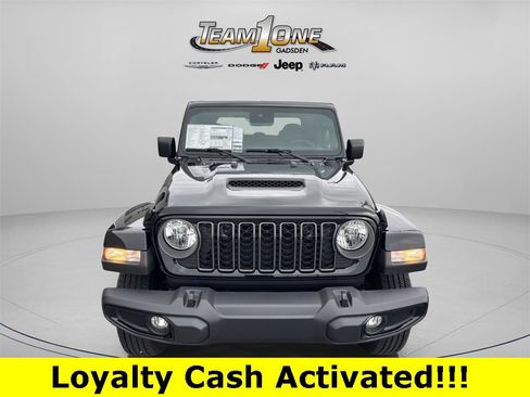 New 2025 Jeep Gladiator Sport image 2