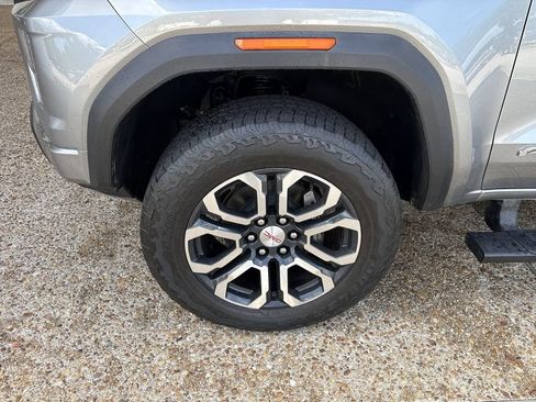 Certified 2023 GMC Canyon AT4 w/ AT4 Premium Package AWD/4WD image 33