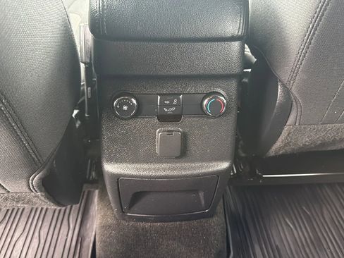 Used 2017 Ford Explorer XLT image 30