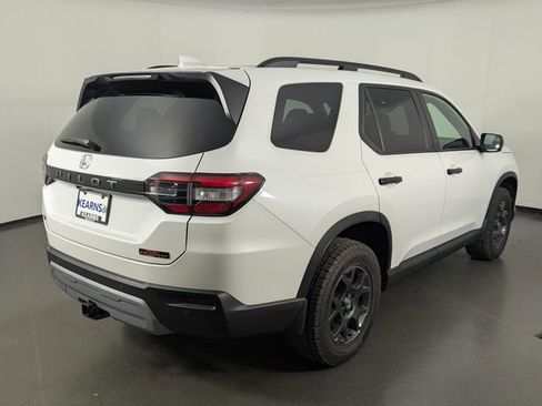 Used 2025 Honda Pilot TrailSport image 7