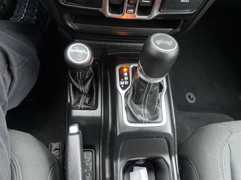 Used 2020 Jeep Wrangler Unlimited Sahara w/ Uconnect 4C Nav & Sound Group image 19