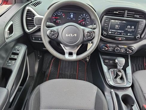 Used 2022 Kia Soul LX image 7