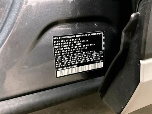 Used 2025 Volkswagen Tiguan SE image 32