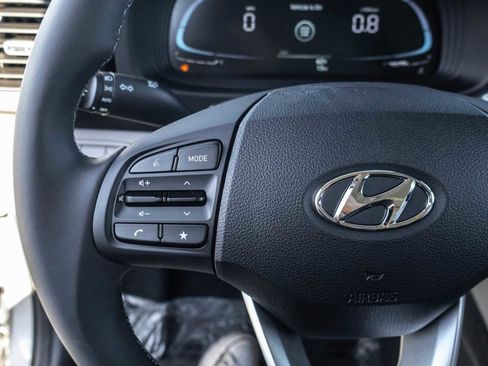 Used 2025 Hyundai Venue SEL image 36