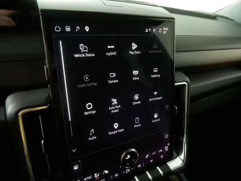 Used 2025 GMC Yukon Denali w/ Advanced Technology Package image 32