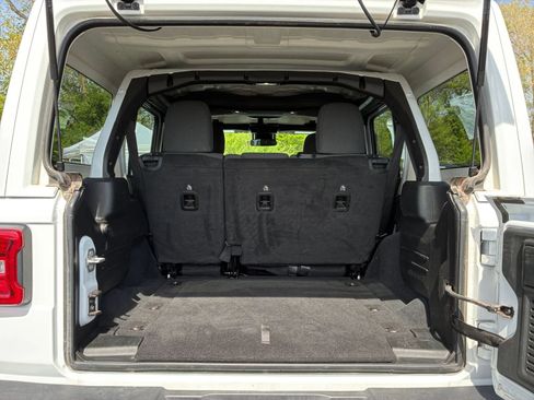 Used 2025 Jeep Wrangler Unlimited Sahara AWD/4WD image 31