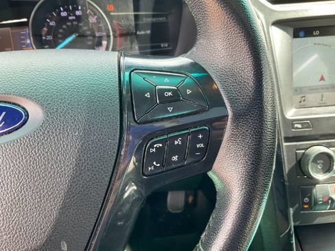 Used 2017 Ford Explorer XLT w/ Equipment Group 202A AWD/4WD image 30