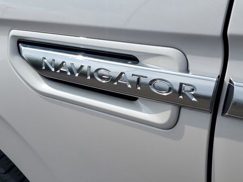 Used 2019 Lincoln Navigator Reserve w/ Cargo Package AWD/4WD image 36