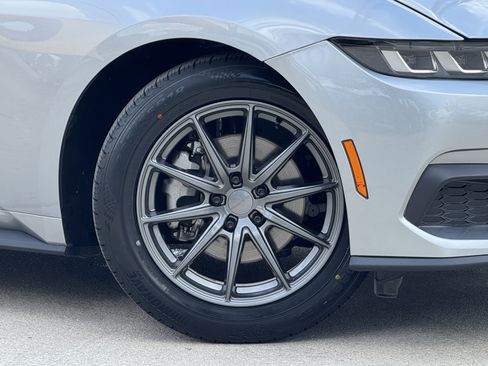 Used 2024 Ford Mustang Premium image 3