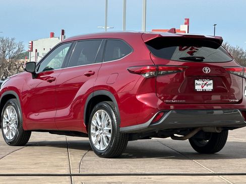 Used 2023 Toyota Highlander Limited image 6