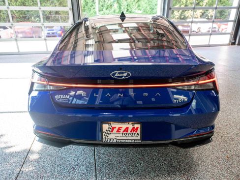 Used 2022 Hyundai Elantra Limited FWD image 3