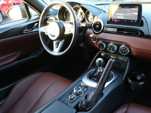 Used 2019 MAZDA MX-5 Miata RF Grand Touring w/ GT-S Package RWD image 9