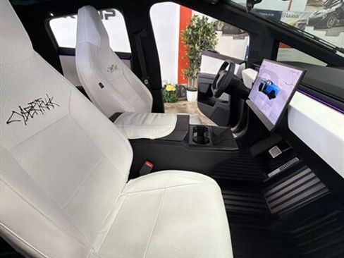 Used 2024 Tesla Cybertruck AWD Crew Cab image 43