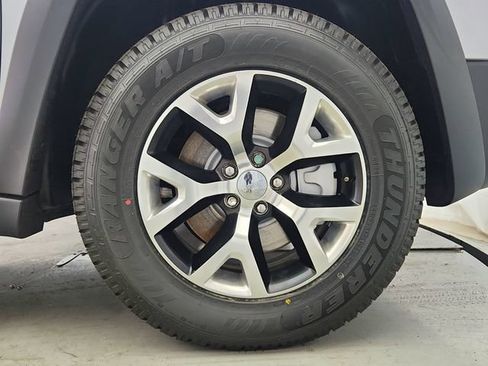 Used 2016 Jeep Cherokee Trailhawk w/ Comfort/Convenience Group AWD/4WD image 39