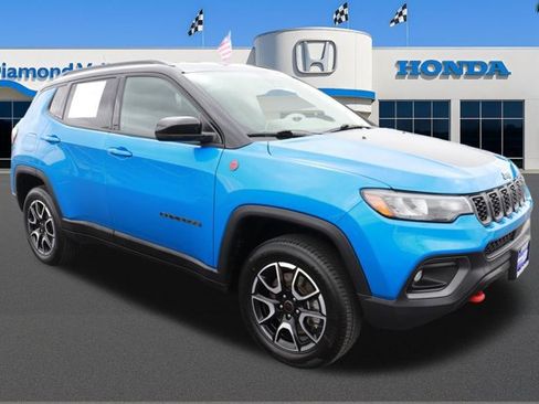 Used 2025 Jeep Compass Trailhawk AWD/4WD image 1