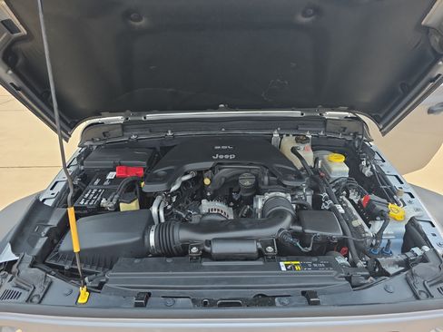 Used 2018 Jeep Wrangler Unlimited Sport S AWD/4WD image 32