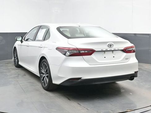 Used 2022 Toyota Camry XLE FWD image 7