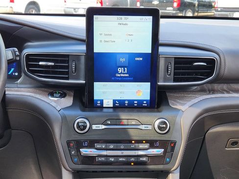 Used 2020 Ford Explorer Platinum w/ Premium Technology Package AWD/4WD image 18