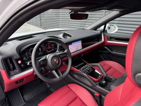 New 2026 Porsche Cayenne E-Hybrid Coupe AWD/4WD image 4