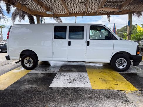 Used 2017 Chevrolet Express 2500 Extended RWD image 4