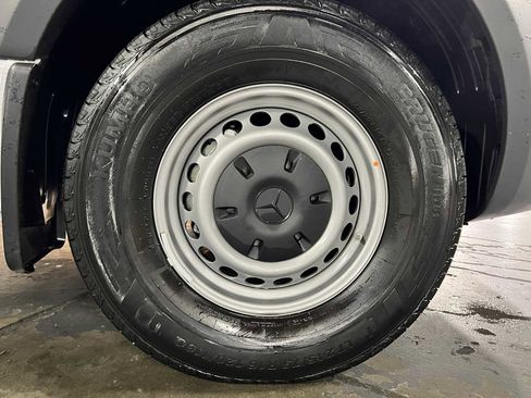 Used 2025 Mercedes-Benz Sprinter 2500 image 9