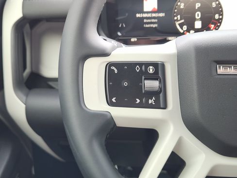 Certified 2025 Land Rover Defender 110 S image 29