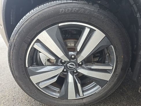 Used 2023 Nissan Rogue SL w/ SL Premium Package image 15