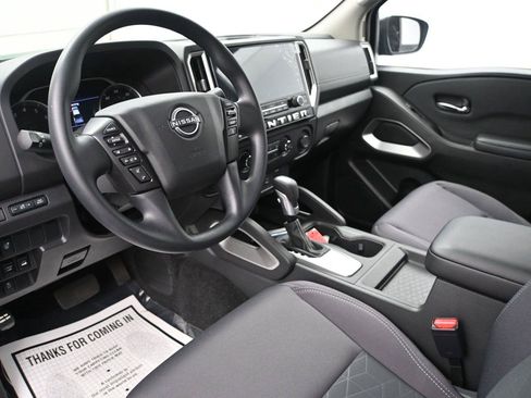 Used 2025 Nissan Frontier SV AWD/4WD image 2