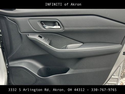 Used 2025 Nissan Rogue SV w/ SV Premium Package image 22