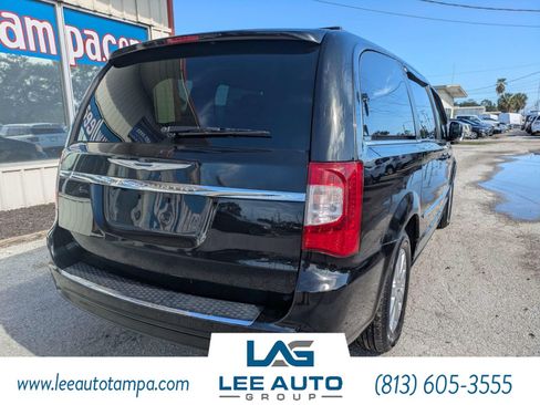 Used 2014 Chrysler Town & Country Touring FWD image 3