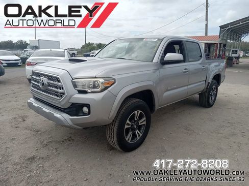Used 2017 Toyota Tacoma TRD Sport w/ Tow Package (A/T) image 1