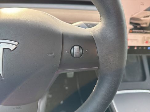 Used 2023 Tesla Model Y Performance image 13