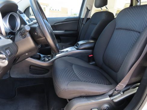 Used 2017 Dodge Journey SXT w/ Comfort/Convenience Group FWD image 14