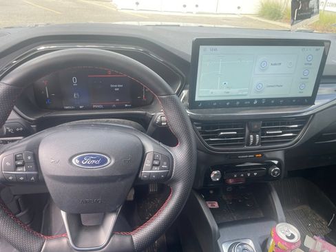 Used 2025 Ford Escape ST-Line w/ Tech Pack #1 AWD/4WD image 11
