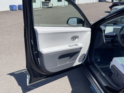 Certified 2024 Hyundai Ioniq 5 Limited AWD/4WD image 17